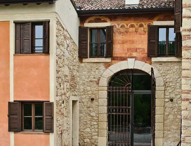 Relais Ambrosetti בית חווה ורונה